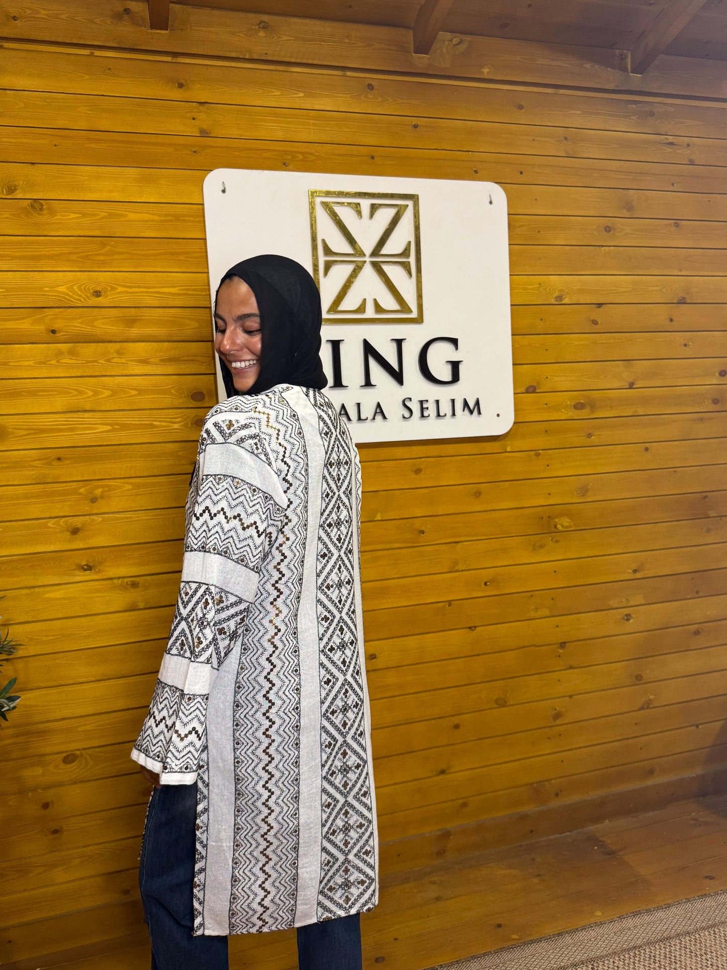 Indi  white cardigen