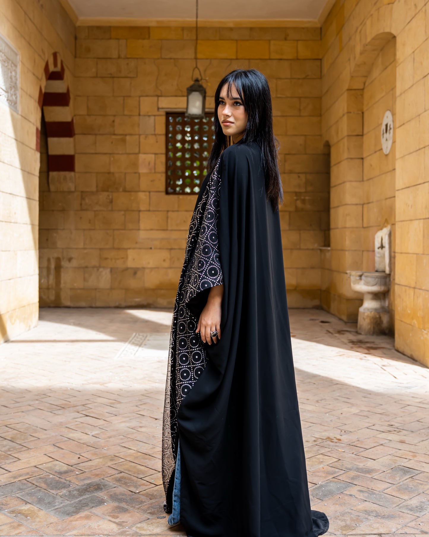 Qamar kaftan in circles