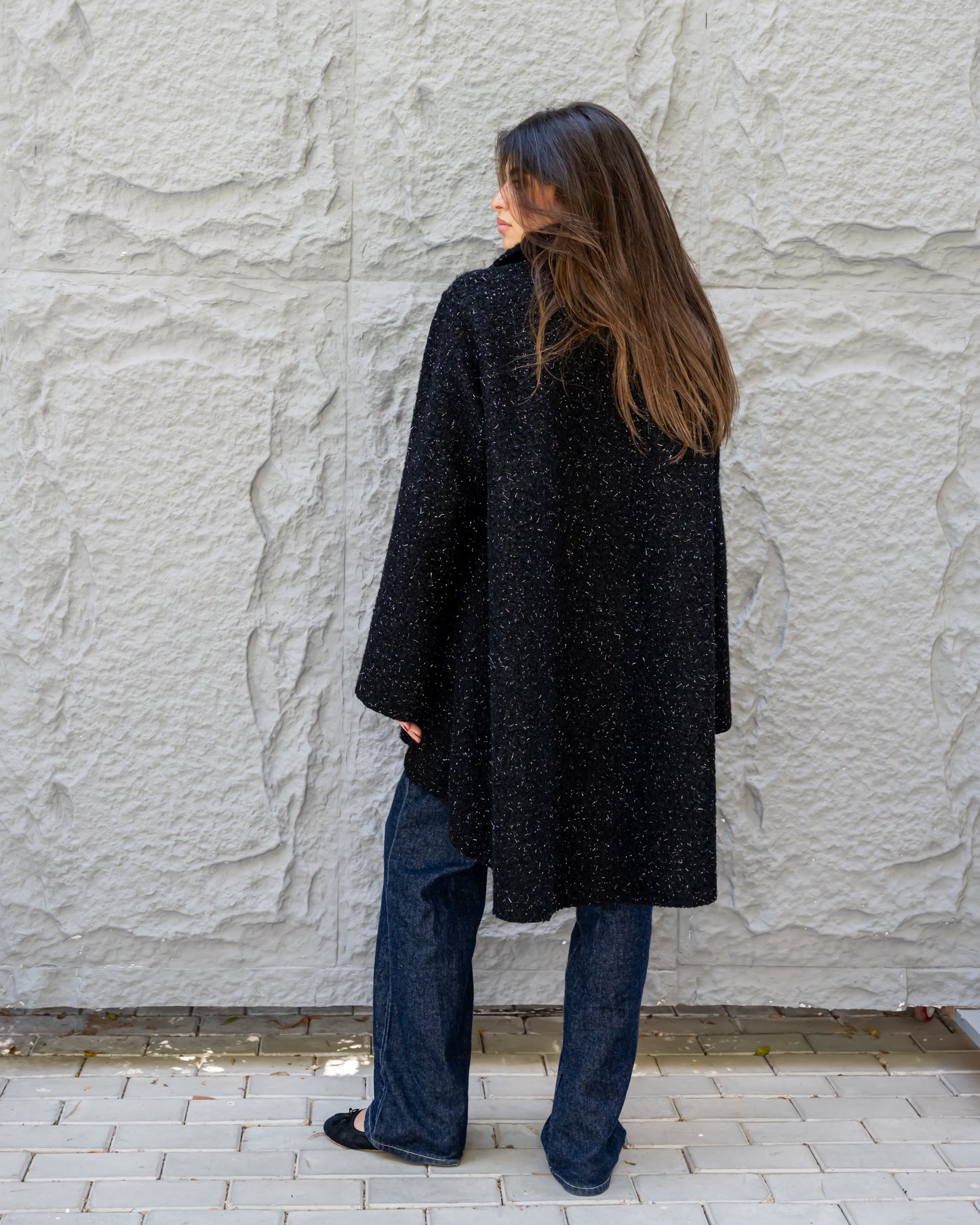 Warm essence in black