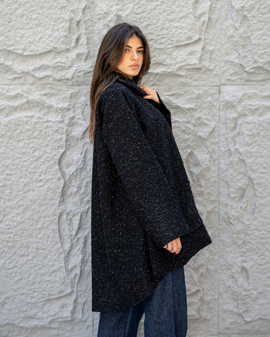 Warm essence in black