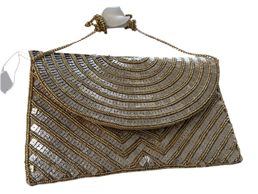 Elegant clutch in gold