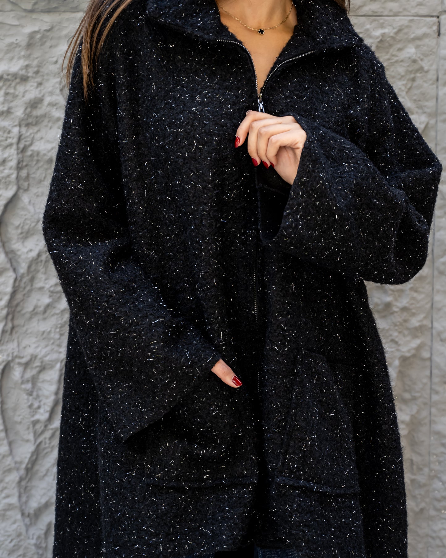 Warm essence in black