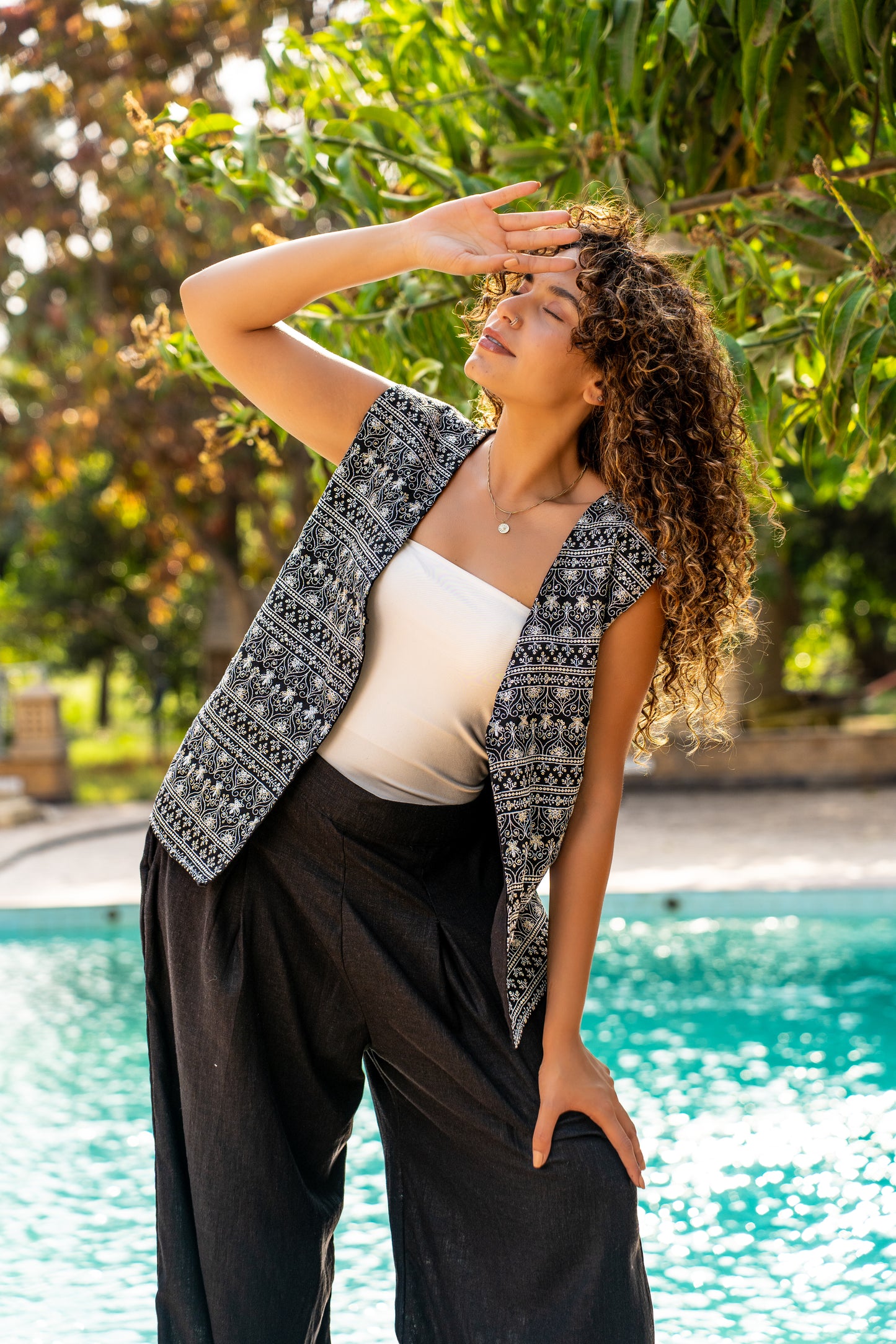 Arabesque vest in black