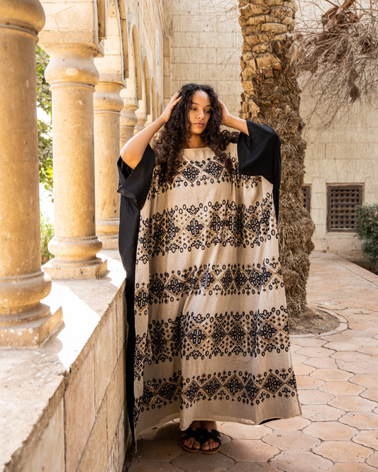 Yasmina in beige